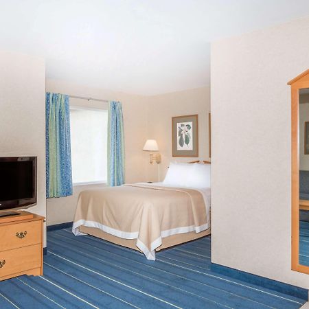 Days Inn & Suites By Wyndham Bridgeport - Clarksburg Esterno foto