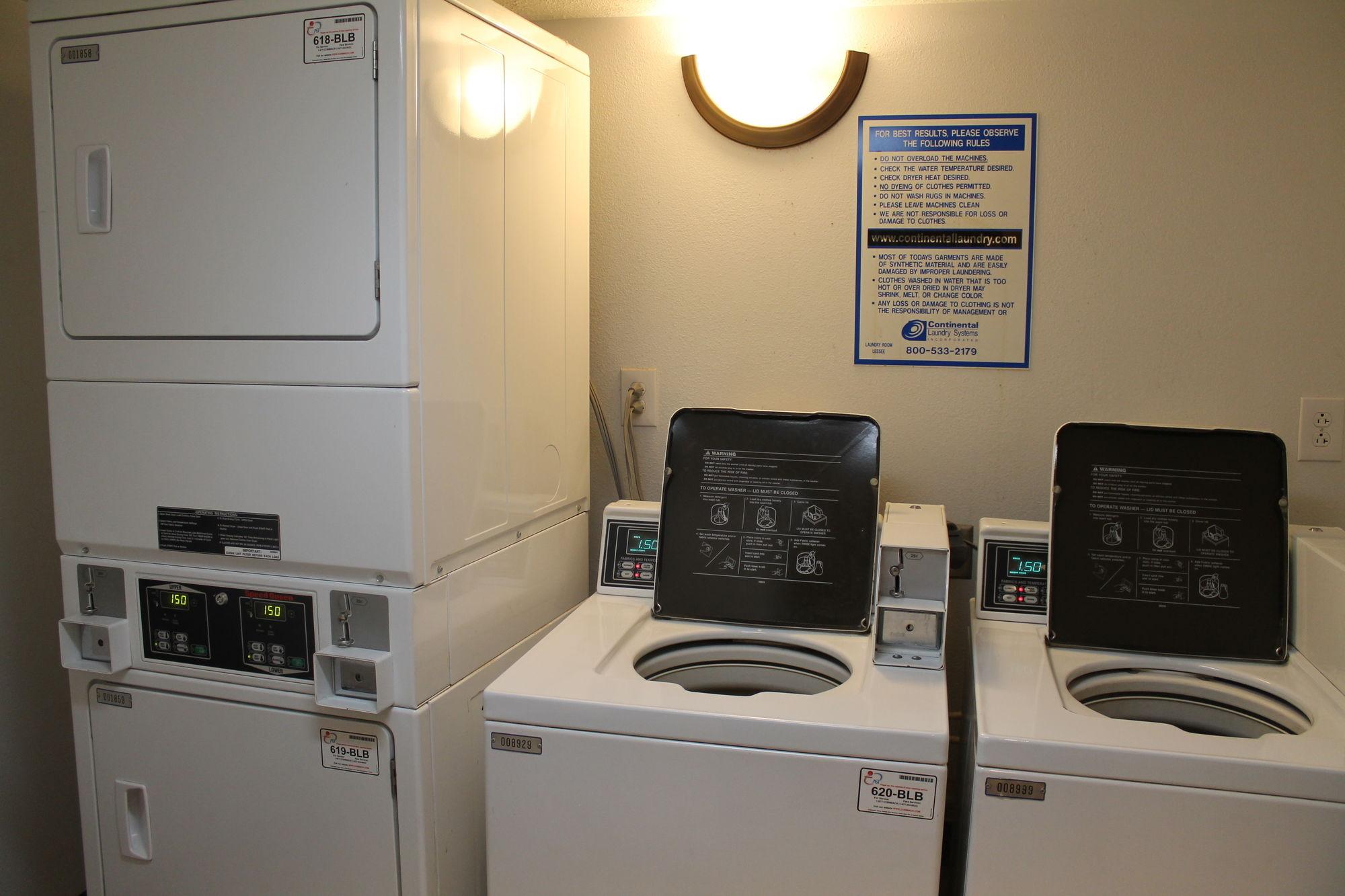 Days Inn & Suites By Wyndham Bridgeport - Clarksburg Esterno foto