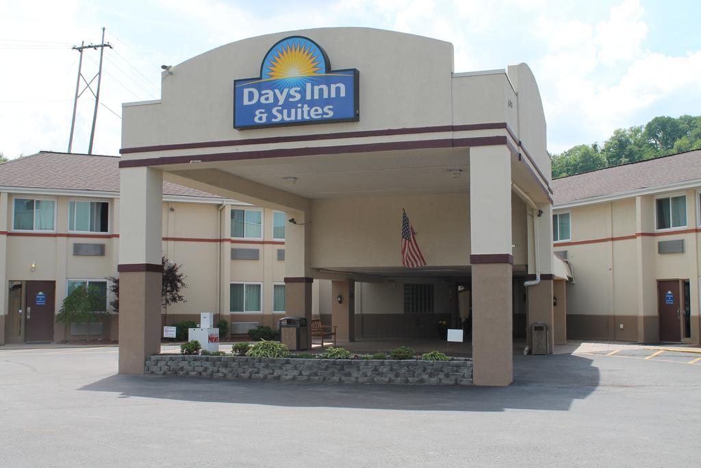 Days Inn & Suites By Wyndham Bridgeport - Clarksburg Esterno foto