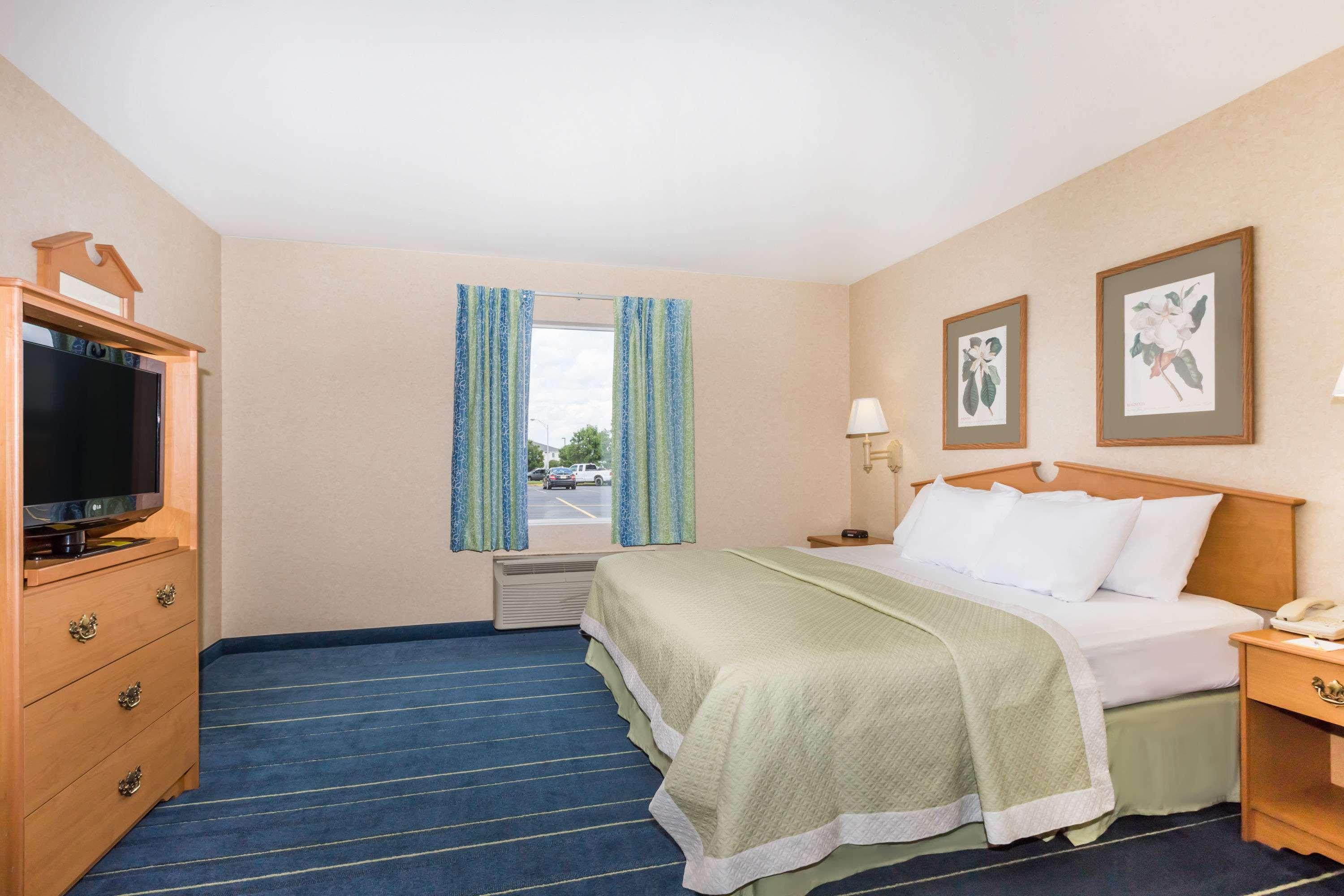 Days Inn & Suites By Wyndham Bridgeport - Clarksburg Esterno foto