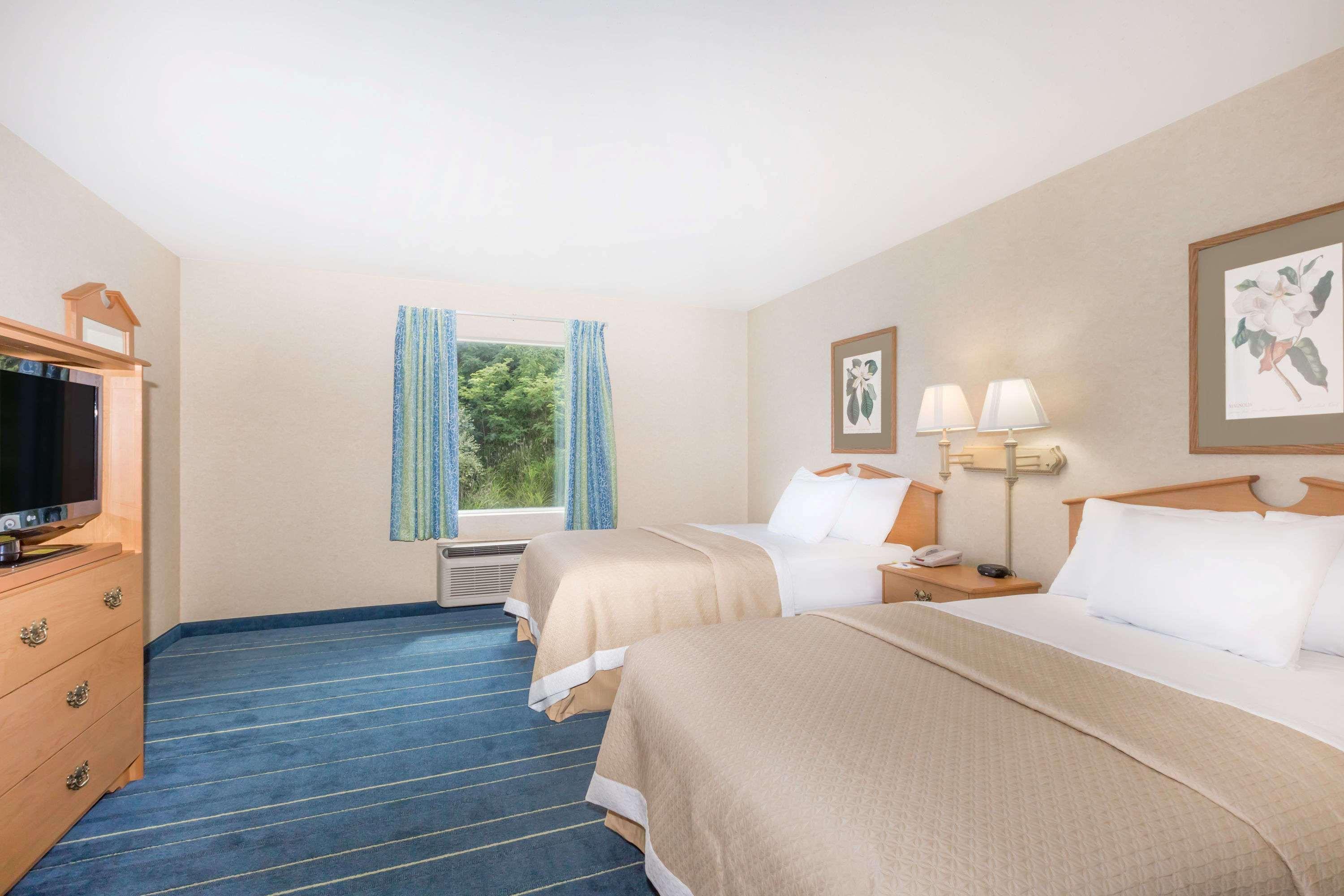 Days Inn & Suites By Wyndham Bridgeport - Clarksburg Esterno foto