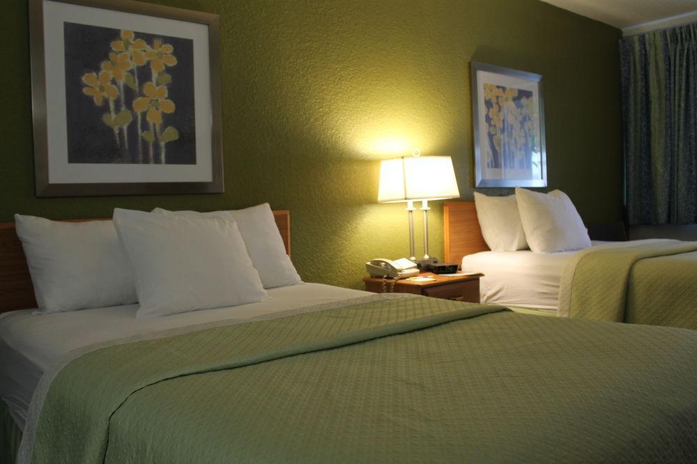 Days Inn & Suites By Wyndham Bridgeport - Clarksburg Esterno foto