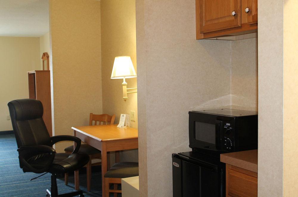 Days Inn & Suites By Wyndham Bridgeport - Clarksburg Esterno foto