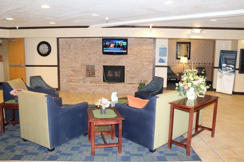 Days Inn & Suites By Wyndham Bridgeport - Clarksburg Esterno foto