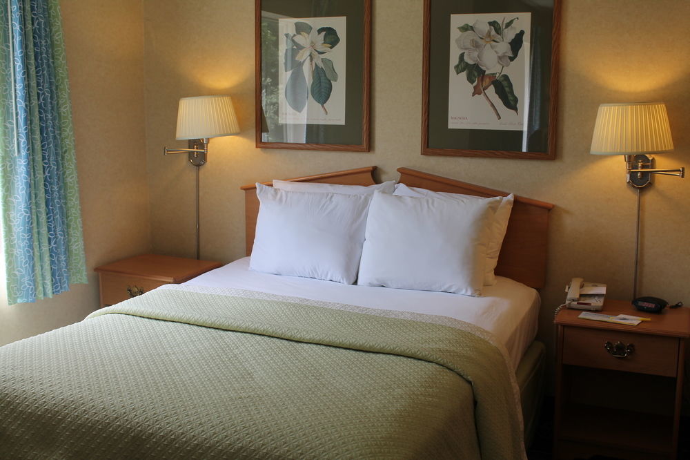 Days Inn & Suites By Wyndham Bridgeport - Clarksburg Esterno foto