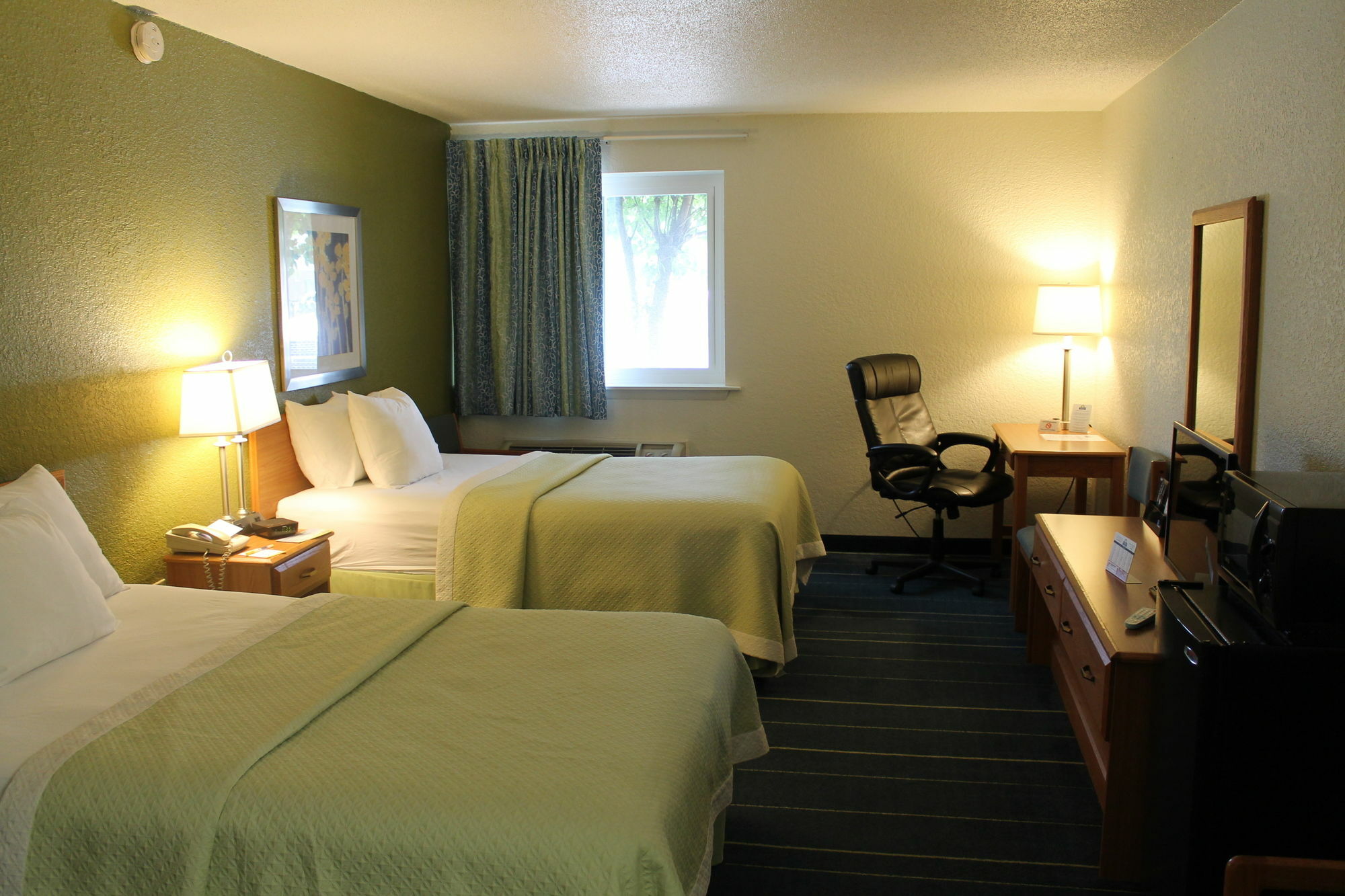 Days Inn & Suites By Wyndham Bridgeport - Clarksburg Esterno foto