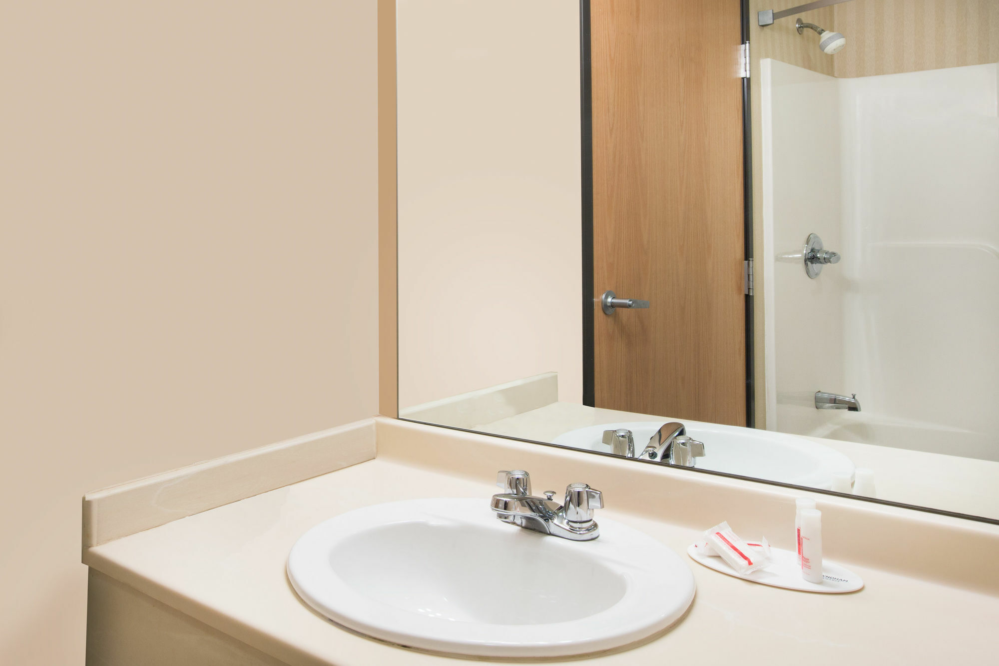 Days Inn & Suites By Wyndham Bridgeport - Clarksburg Esterno foto