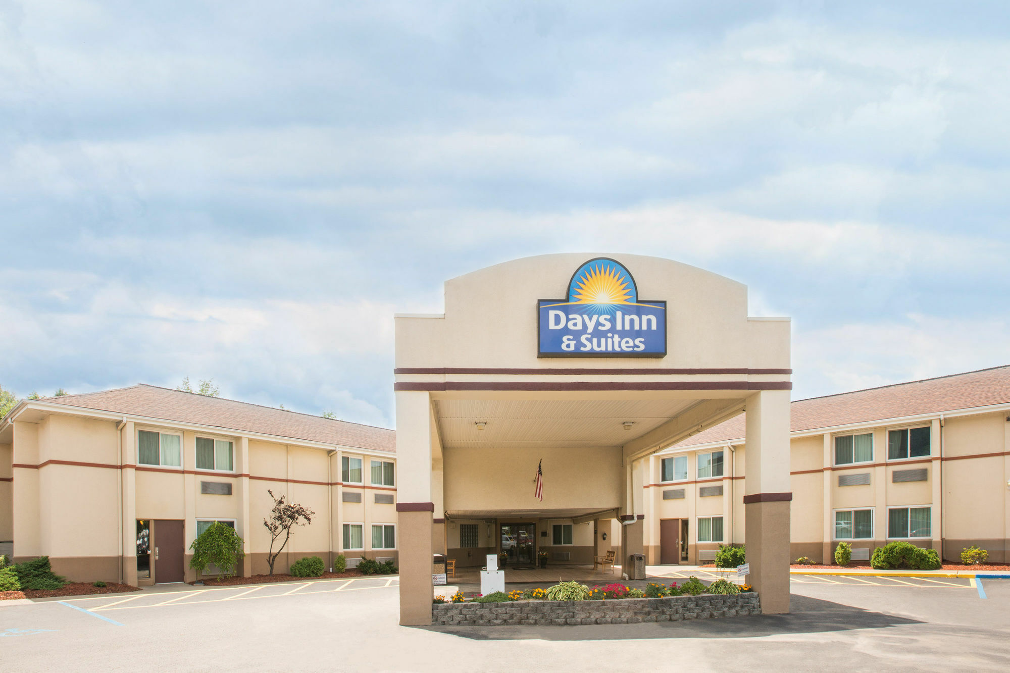 Days Inn & Suites By Wyndham Bridgeport - Clarksburg Esterno foto