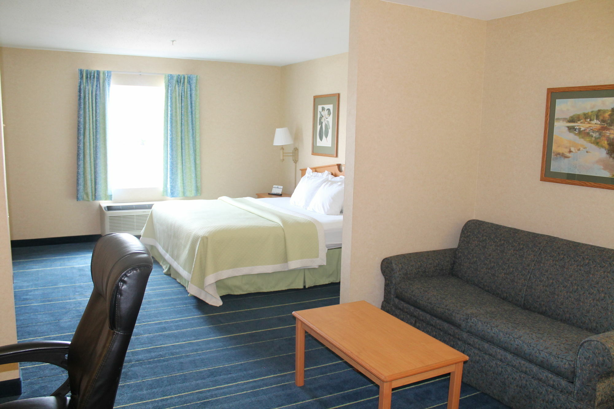 Days Inn & Suites By Wyndham Bridgeport - Clarksburg Esterno foto