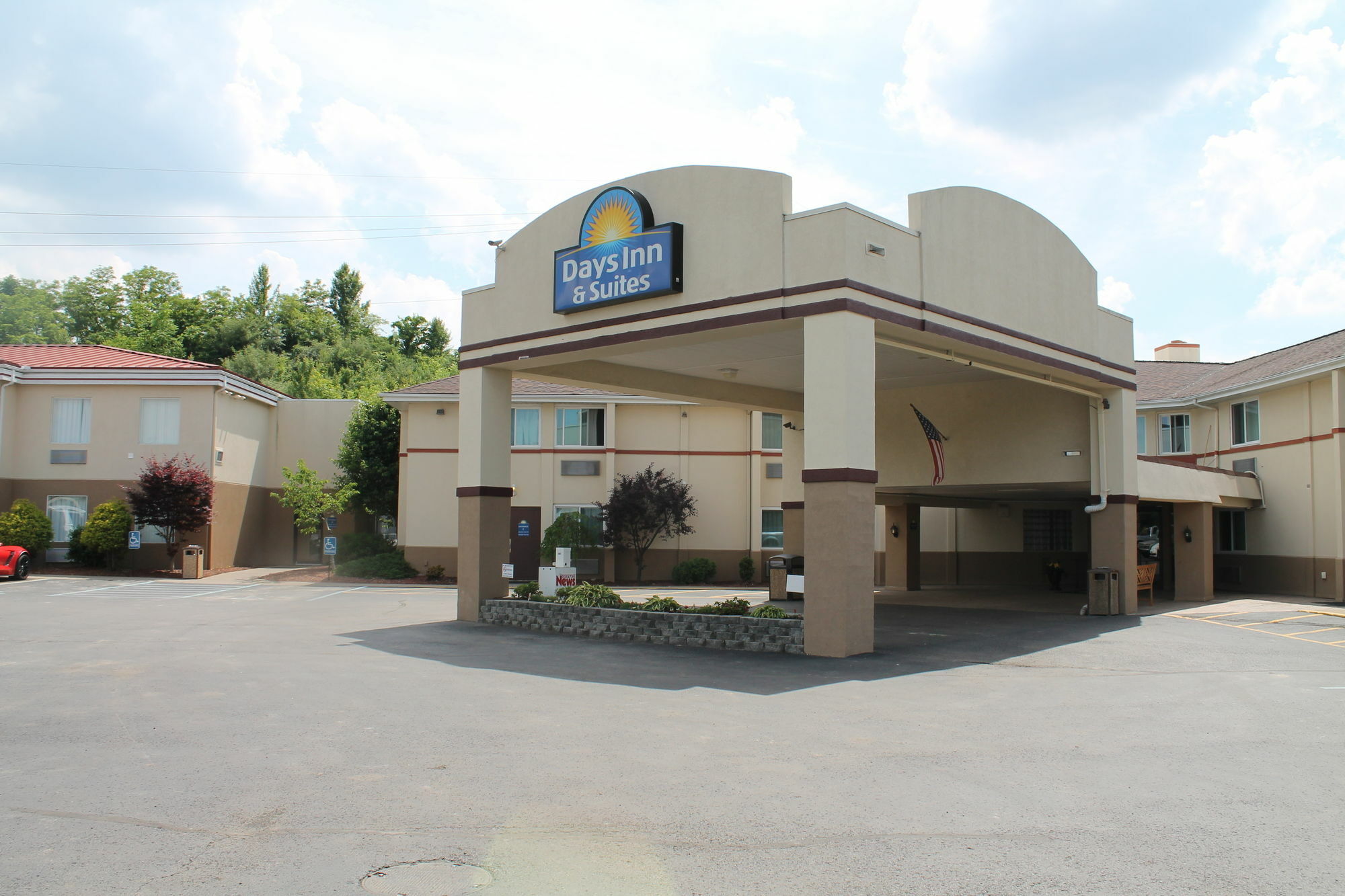 Days Inn & Suites By Wyndham Bridgeport - Clarksburg Esterno foto