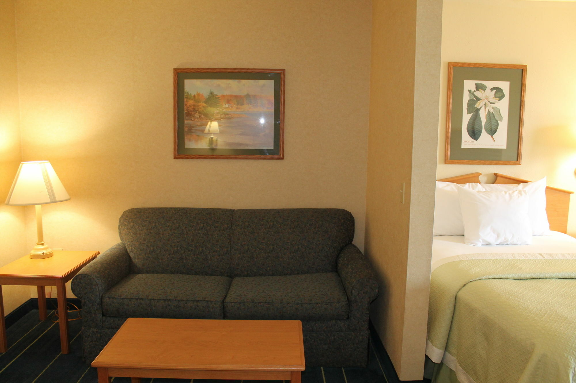 Days Inn & Suites By Wyndham Bridgeport - Clarksburg Esterno foto