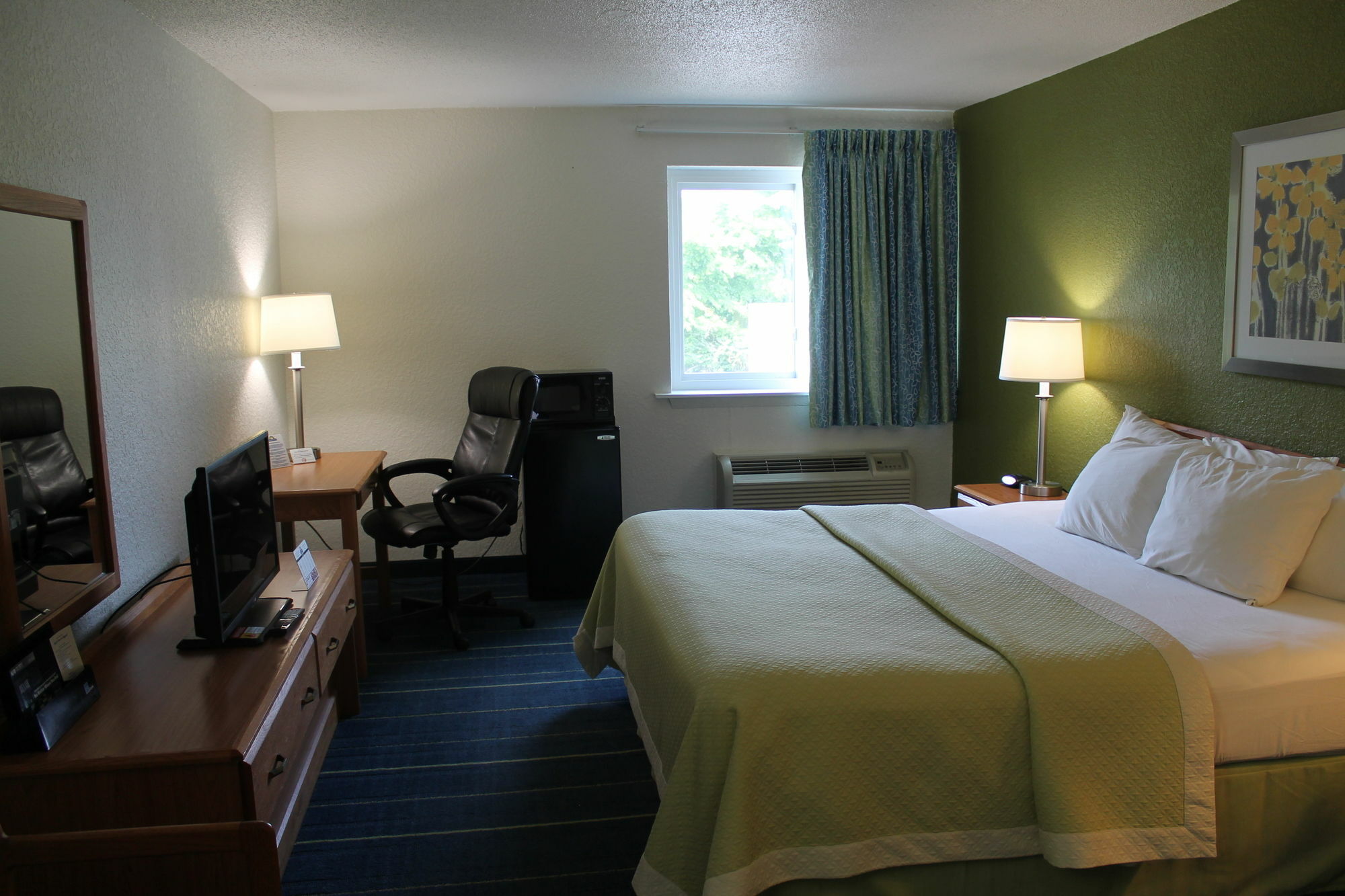 Days Inn & Suites By Wyndham Bridgeport - Clarksburg Esterno foto